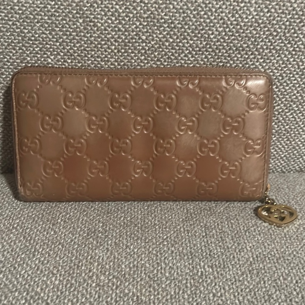 Gucci Authentic Zippy wallet Guccissima leather